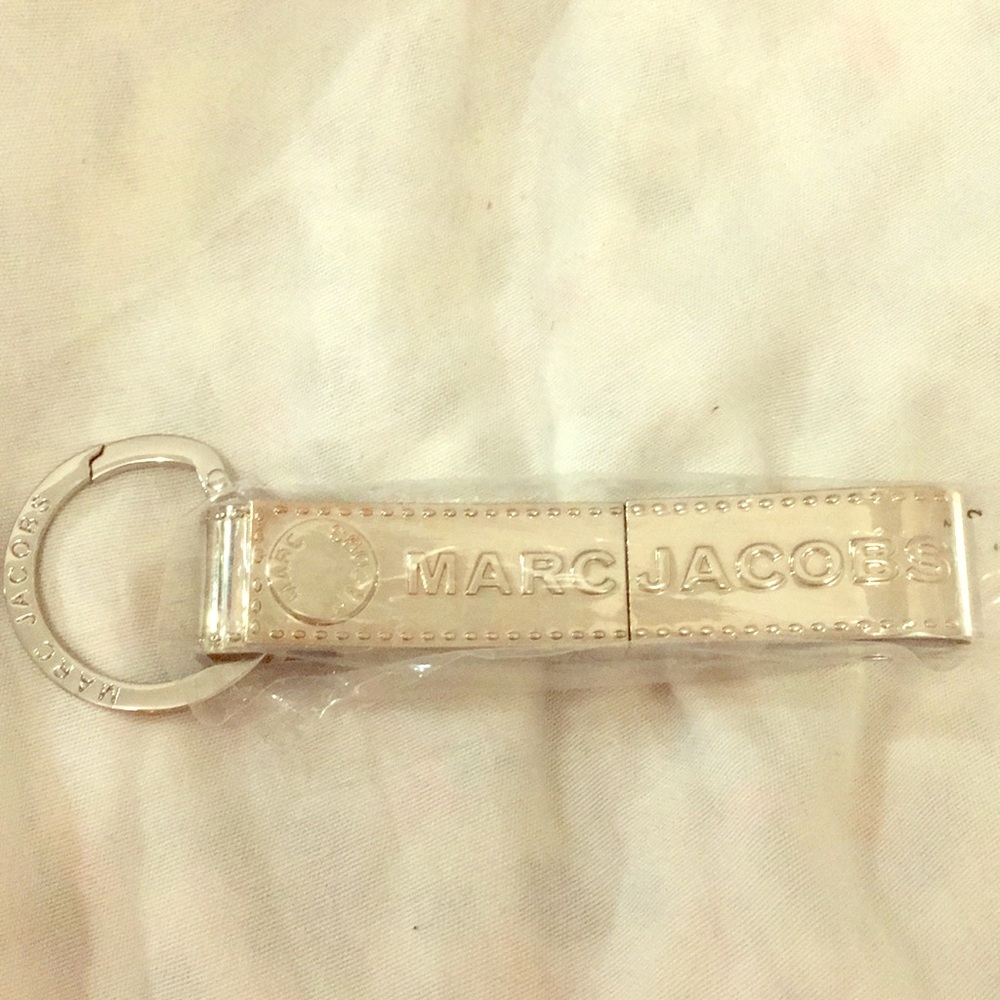 Marc Jacobs usb keyloop. No trades and no paypal